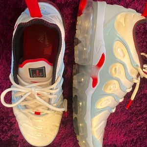 Nike Air VaporMax Plus
University Red